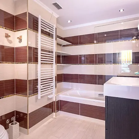 Genteel Guadalmina Golf Apartment
