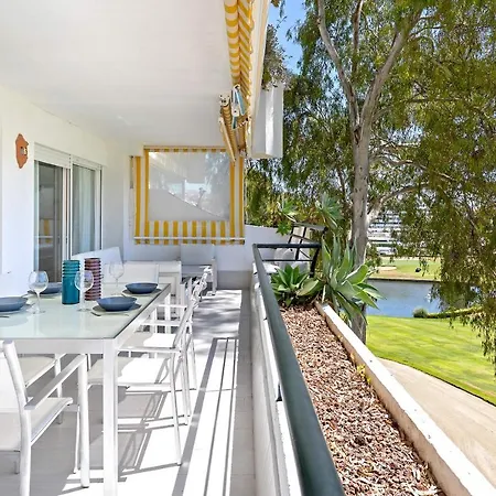 Genteel Guadalmina Golf Apartment *